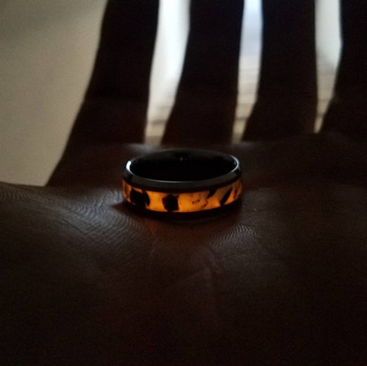 Tungsten carbide ring glow ring with obsidian and glowstone inlay. Obsidian ring. Glow ring. Lava glow. Men's ring. Women's ring. Sizes 5-13