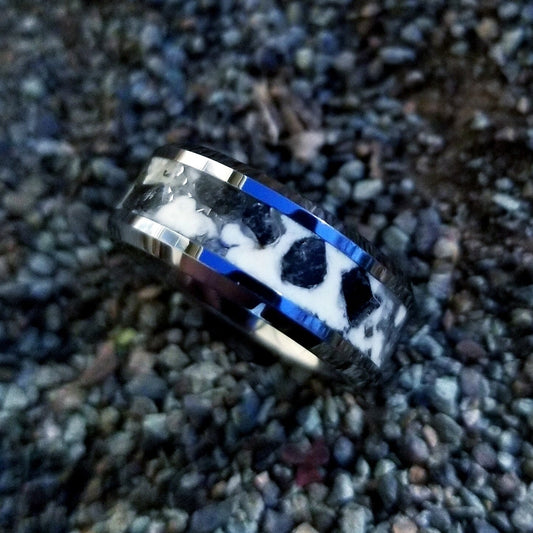 Tungsten carbide ring glow ring with obsidian and glowstone inlay. Obsidian ring. Glow ring. Lava glow. Men's ring. Women's ring. Sizes 5-13