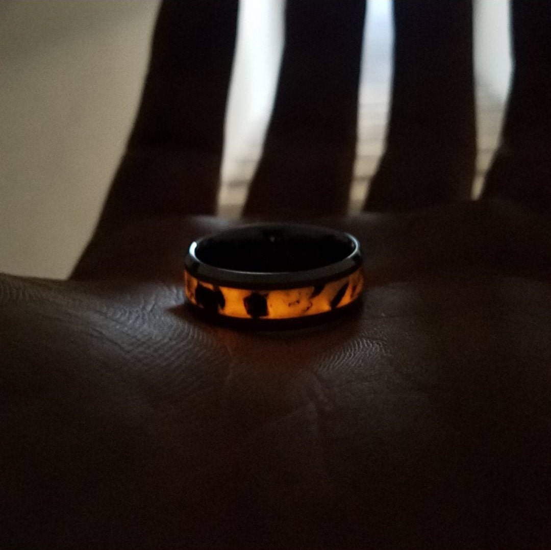 Tungsten carbide ring glow ring with obsidian and glowstone inlay. Obsidian ring. Glow ring. Lava glow. Men's ring. Women's ring. Sizes 5-13